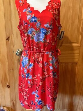 by & by sleeveless sheath dress red/blue floral print scalloped neckline L NWT